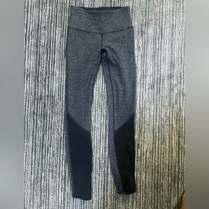 LULULEMON Women’s Leggings Size 4 - Black and Gray Pattern